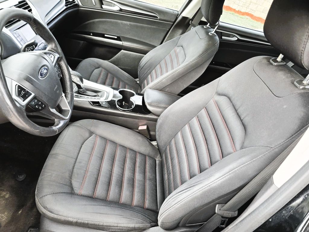 Photo 7 of this FORD FUSION