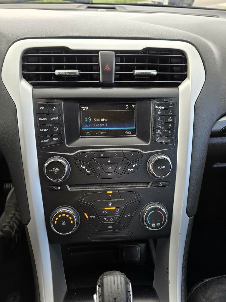 Photo 10 of this FORD FUSION