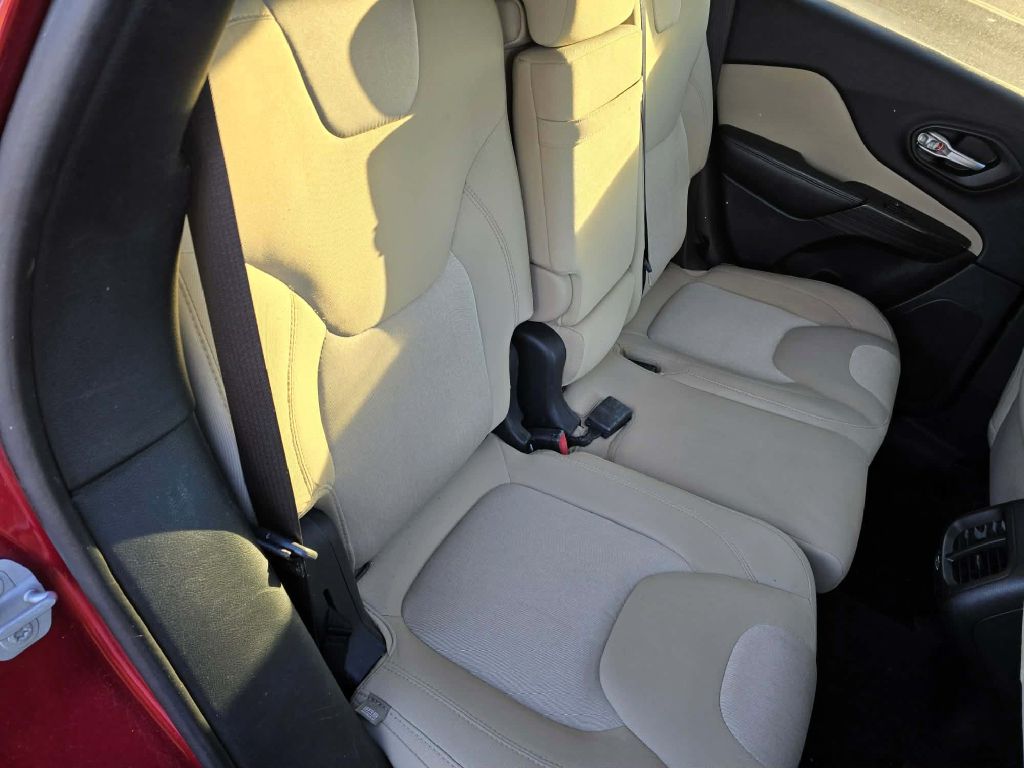 Photo 6 of this JEEP CHEROKEE