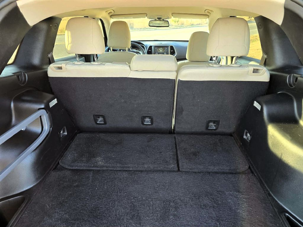 Photo 12 of this JEEP CHEROKEE