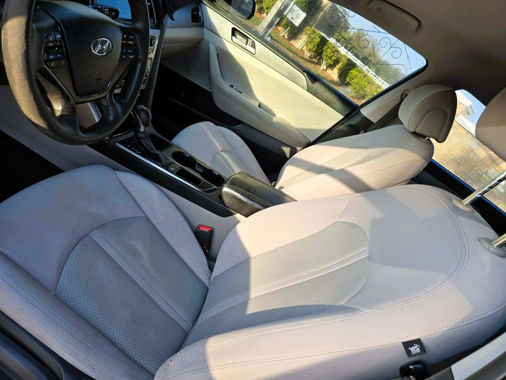 Photo 5 of this HYUNDAI SONATA