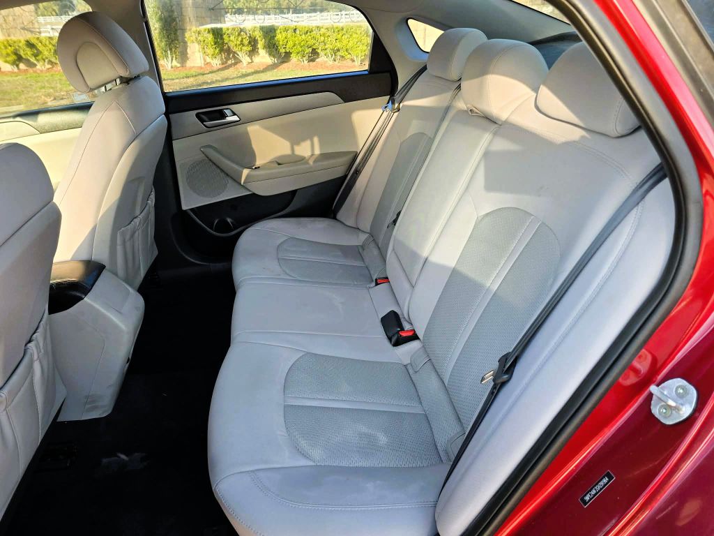 Photo 10 of this HYUNDAI SONATA