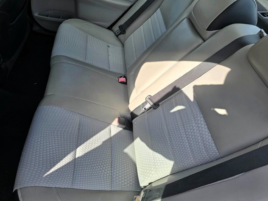 Photo 7 of this TOYOTA CAMRY