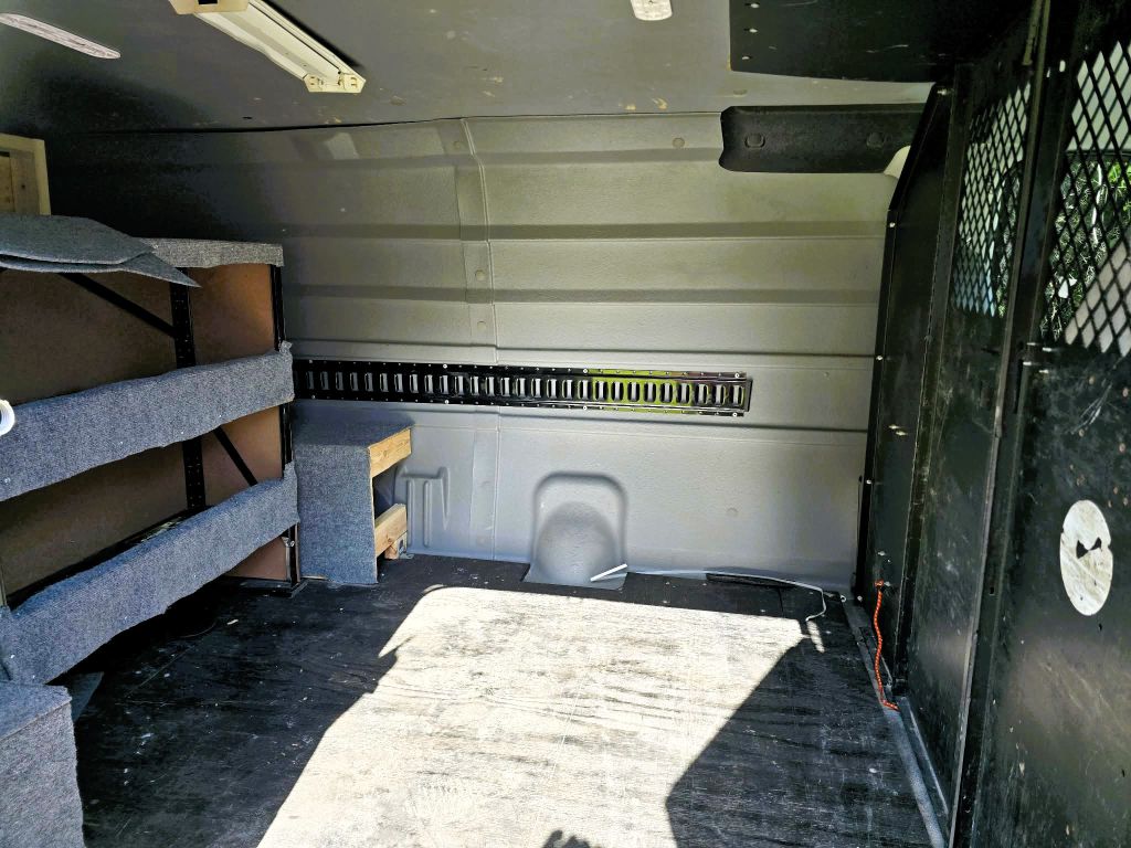 Photo 6 of this FORD ECONOLINE