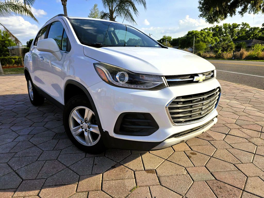 Photo 2 of this CHEVROLET TRAX