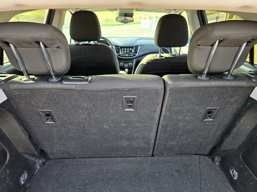 Photo 4 of this CHEVROLET TRAX