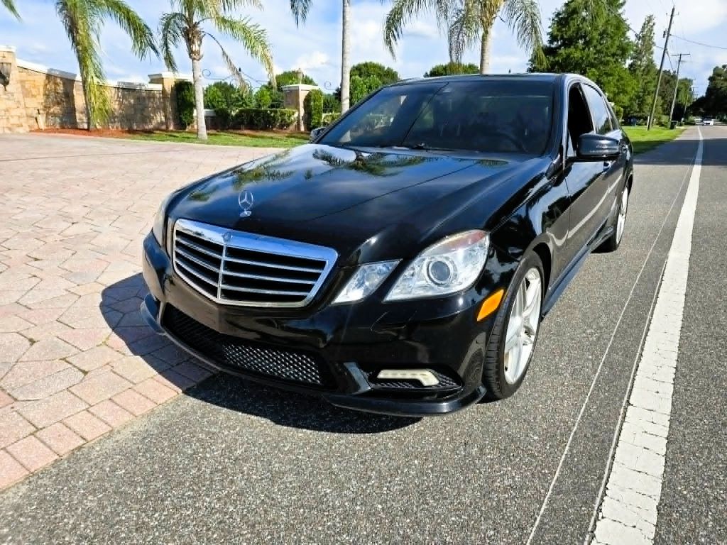 Photo 2 of this MERCEDES-BENZ E-CLASS