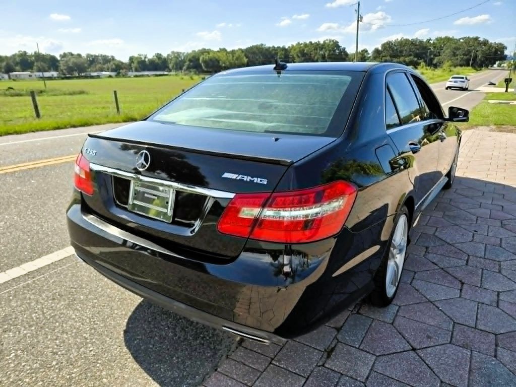 Photo 3 of this MERCEDES-BENZ E-CLASS