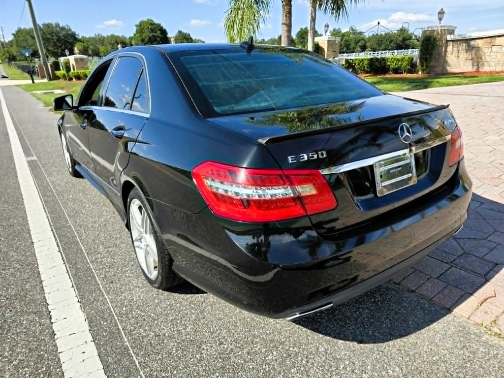 Photo 4 of this MERCEDES-BENZ E-CLASS