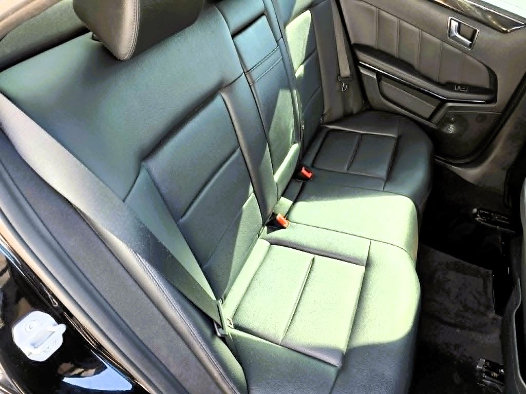 Photo 5 of this MERCEDES-BENZ E-CLASS