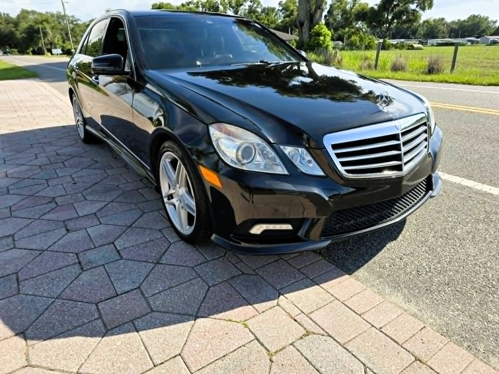 Photo 6 of this MERCEDES-BENZ E-CLASS