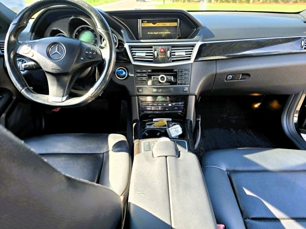 Photo 8 of this MERCEDES-BENZ E-CLASS