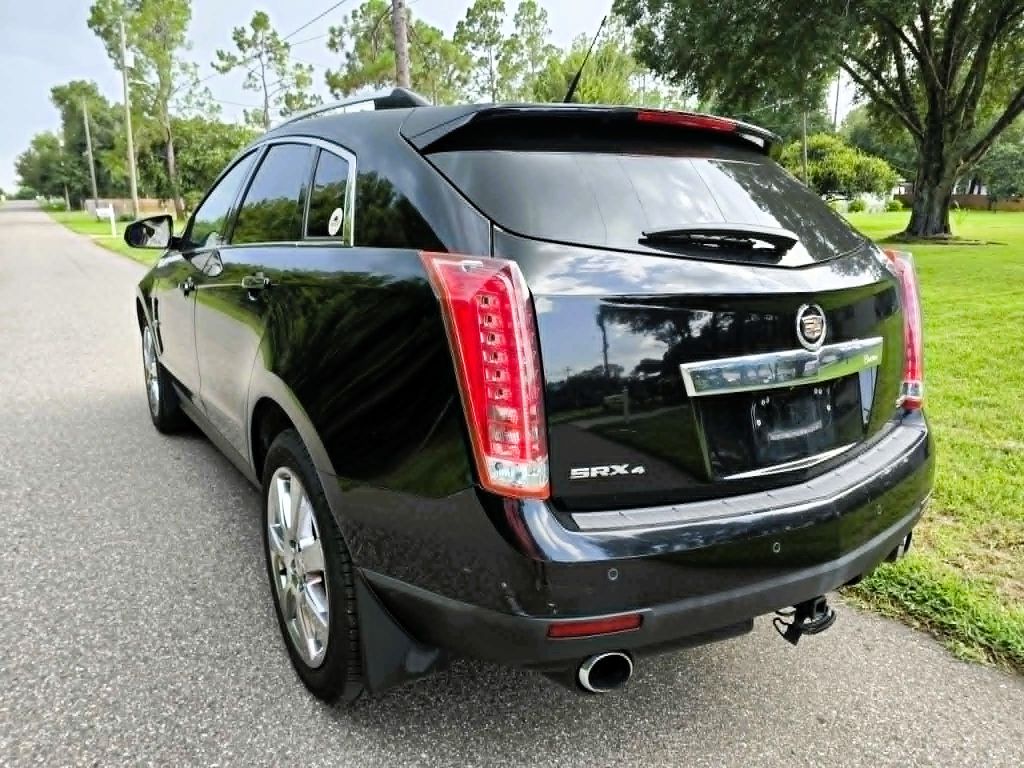 Photo 3 of this CADILLAC SRX