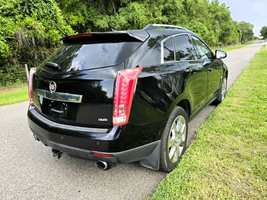 Photo 4 of this CADILLAC SRX