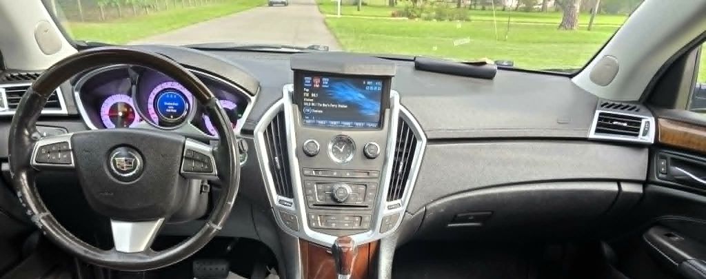 Photo 8 of this CADILLAC SRX