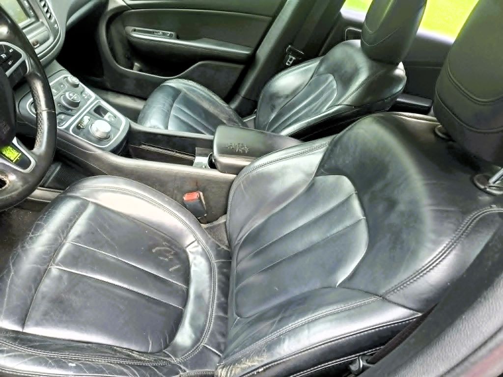 Photo 8 of this CHRYSLER 200