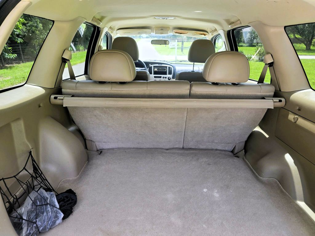 Photo 7 of this MAZDA TRIBUTE