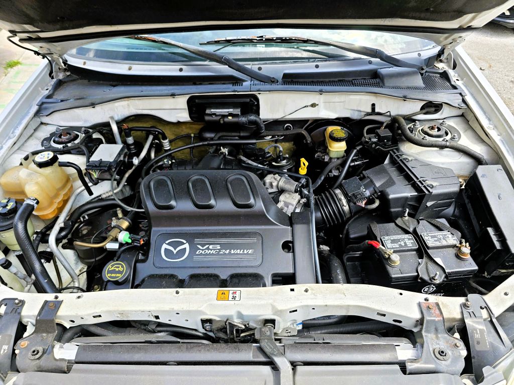 Photo 12 of this MAZDA TRIBUTE