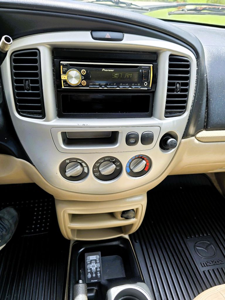 Photo 14 of this MAZDA TRIBUTE