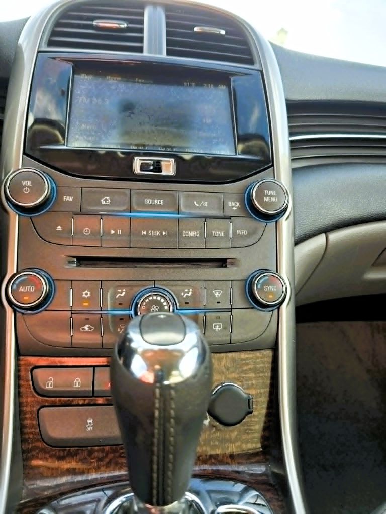 Photo 3 of this CHEVROLET MALIBU