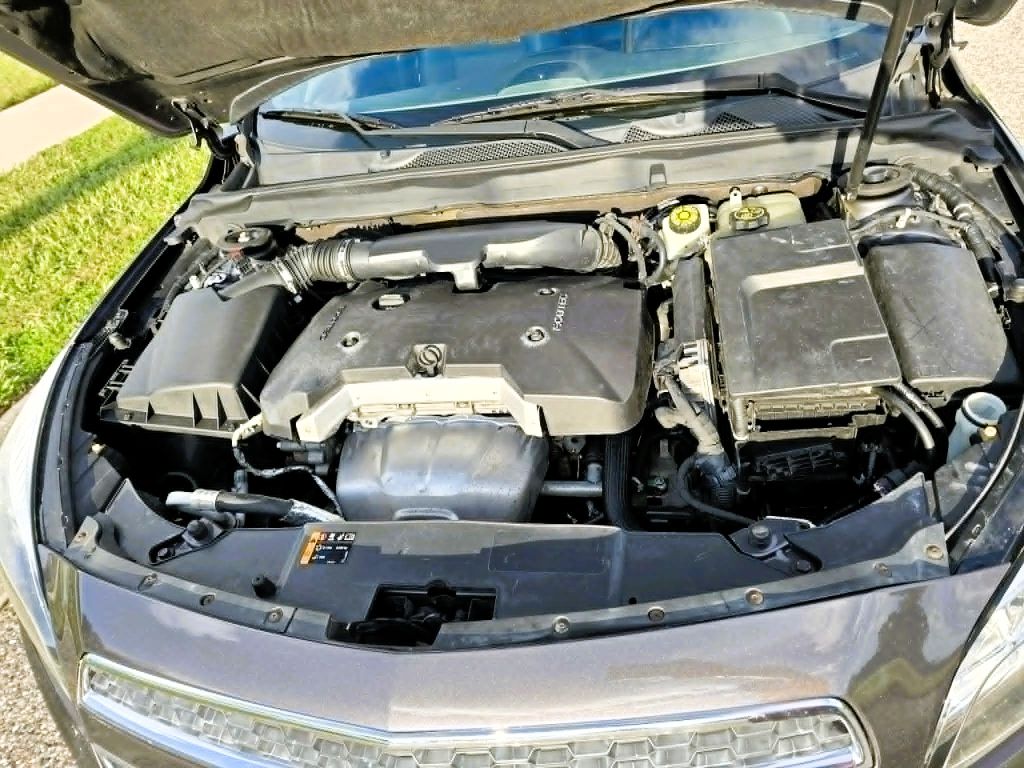 Photo 4 of this CHEVROLET MALIBU