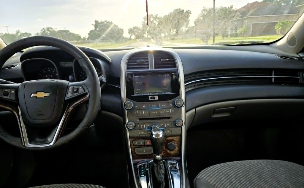 Photo 5 of this CHEVROLET MALIBU