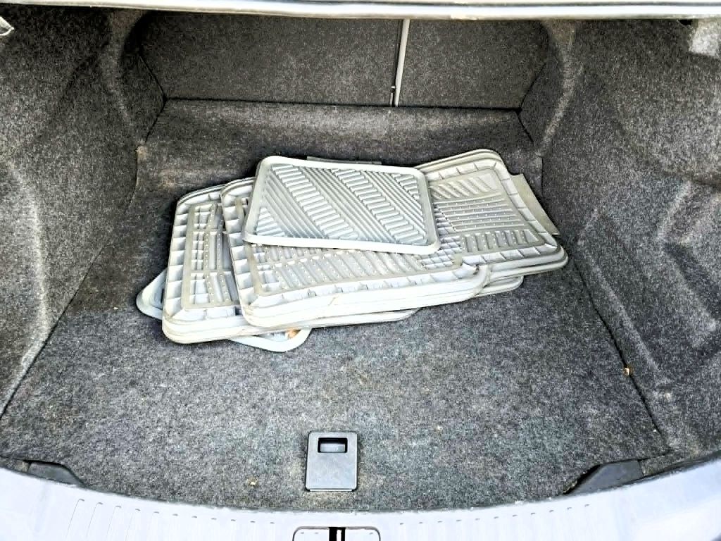 Photo 9 of this CHEVROLET MALIBU