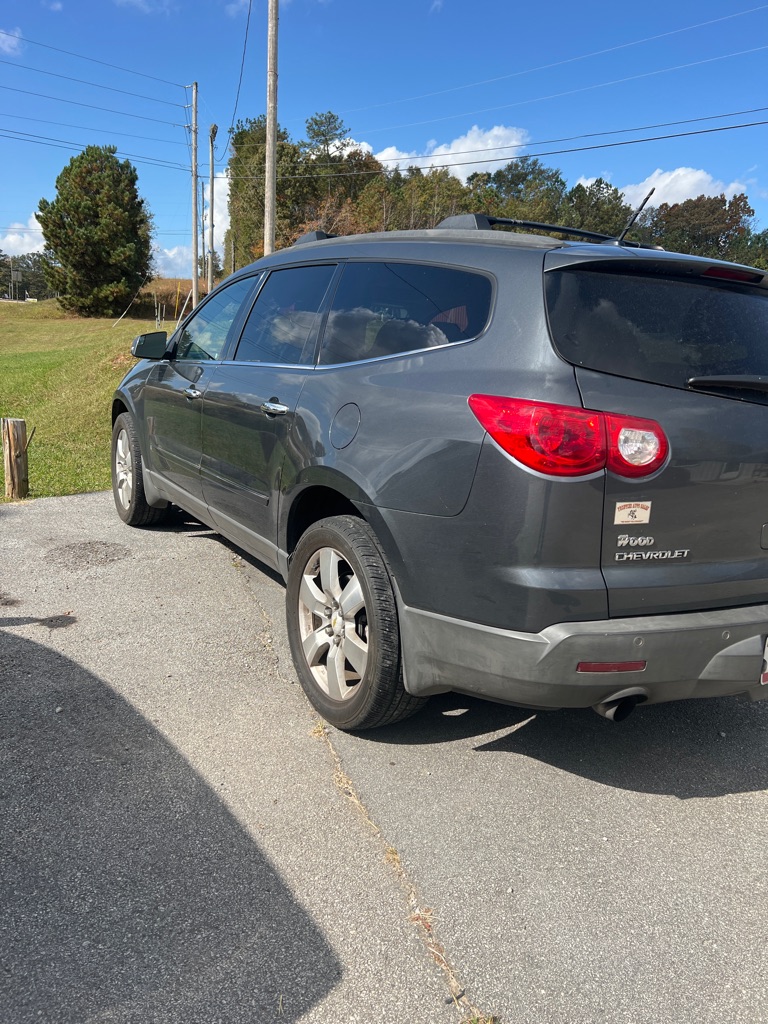 Photo 2 of this CHEVROLET TRAVERSE