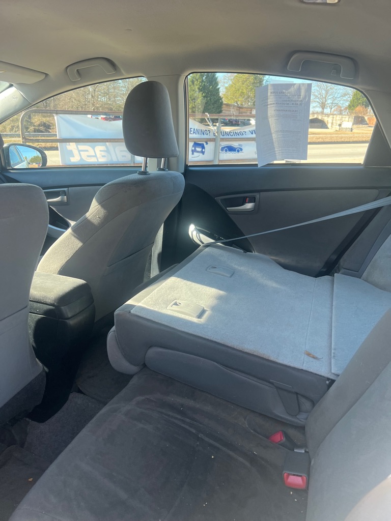 Photo 8 of this TOYOTA PRIUS