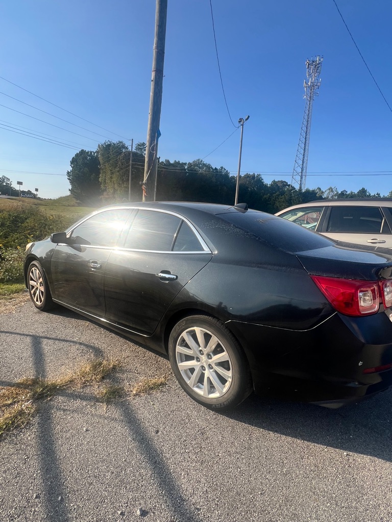 Photo 3 of this CHEVROLET MALIBU