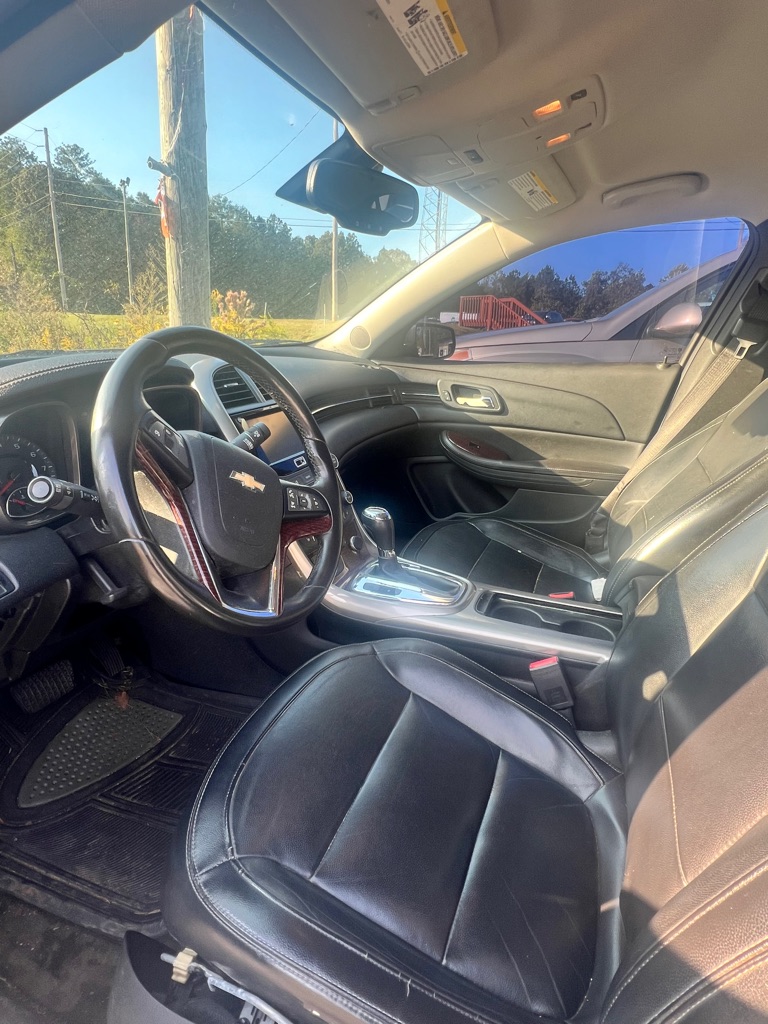 Photo 6 of this CHEVROLET MALIBU