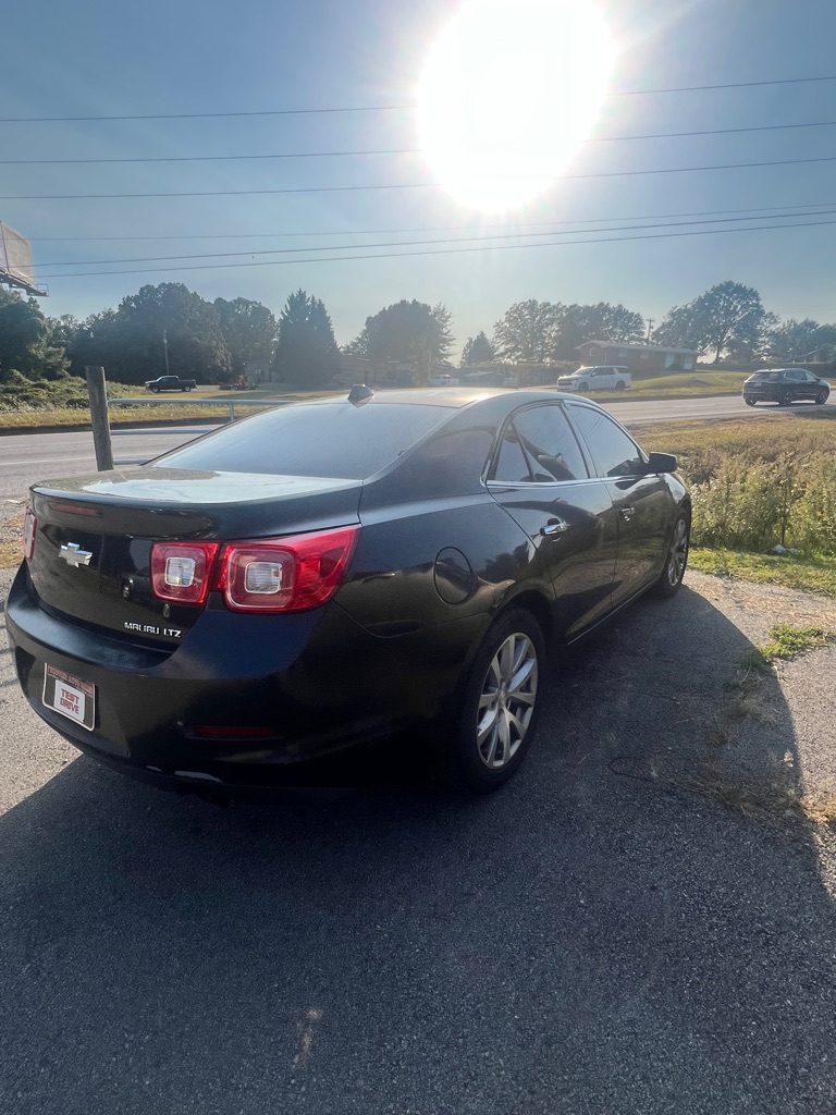 Photo 5 of this CHEVROLET MALIBU