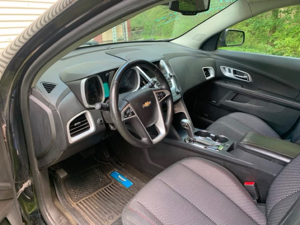 Photo 2 of this CHEVROLET EQUINOX
