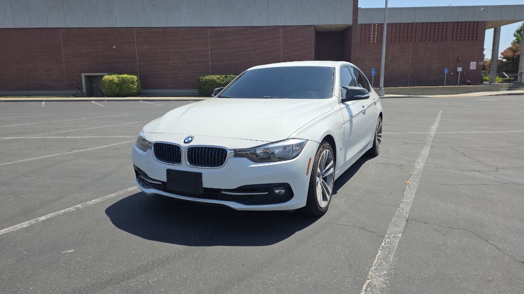 2017 BMW 3 Series 330e iPerformance Sedan RWD