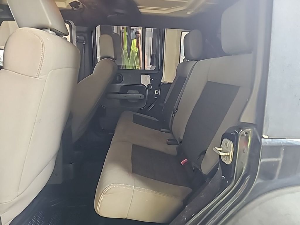 Photo 12 of this JEEP WRANGLER UNLIMI