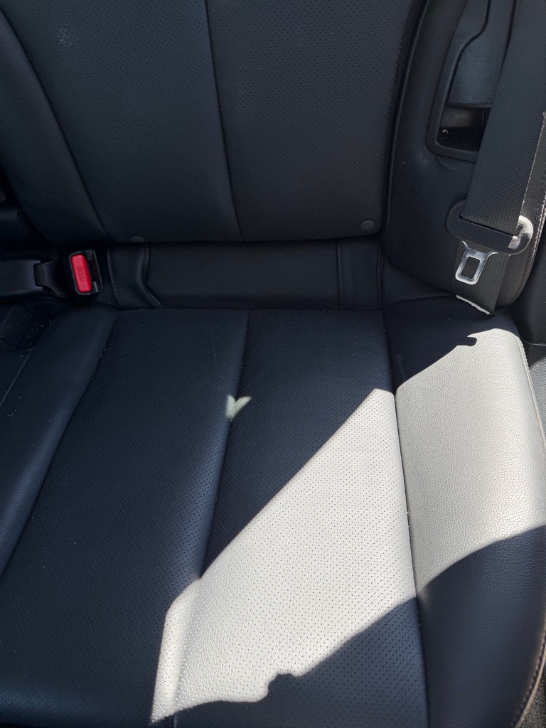 Photo 8 of this NISSAN LEAF