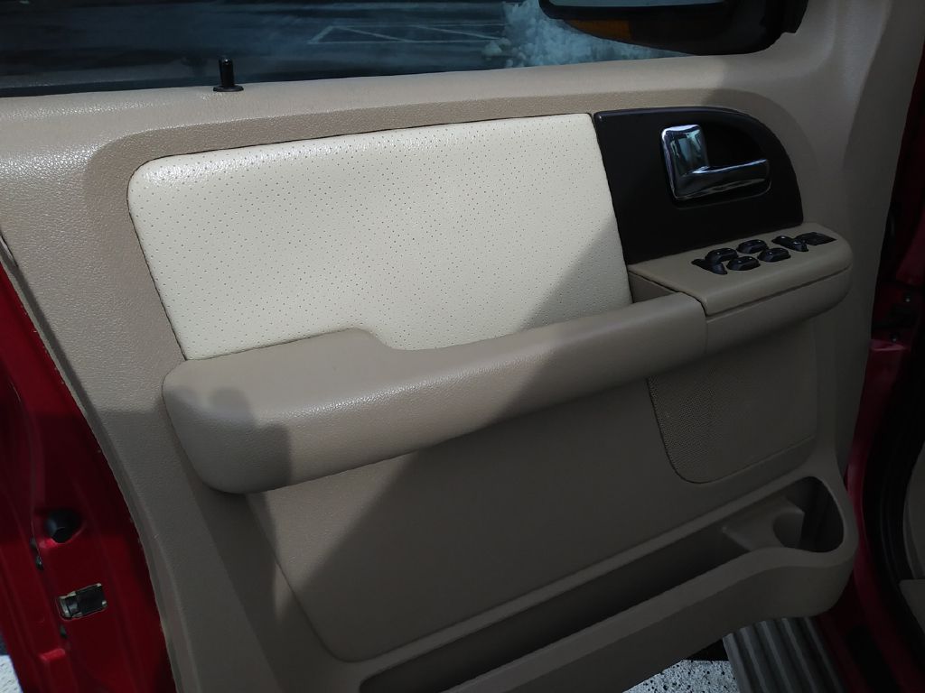 Photo 15 of this FORD EXPEDITION