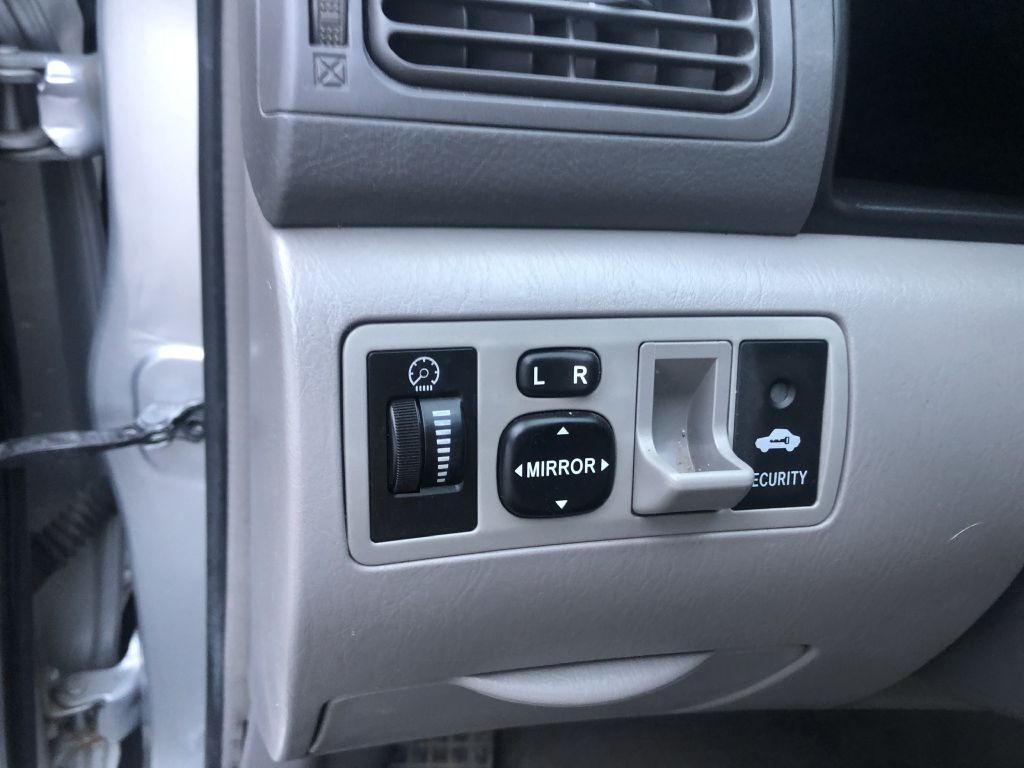 Photo 12 of this TOYOTA COROLLA