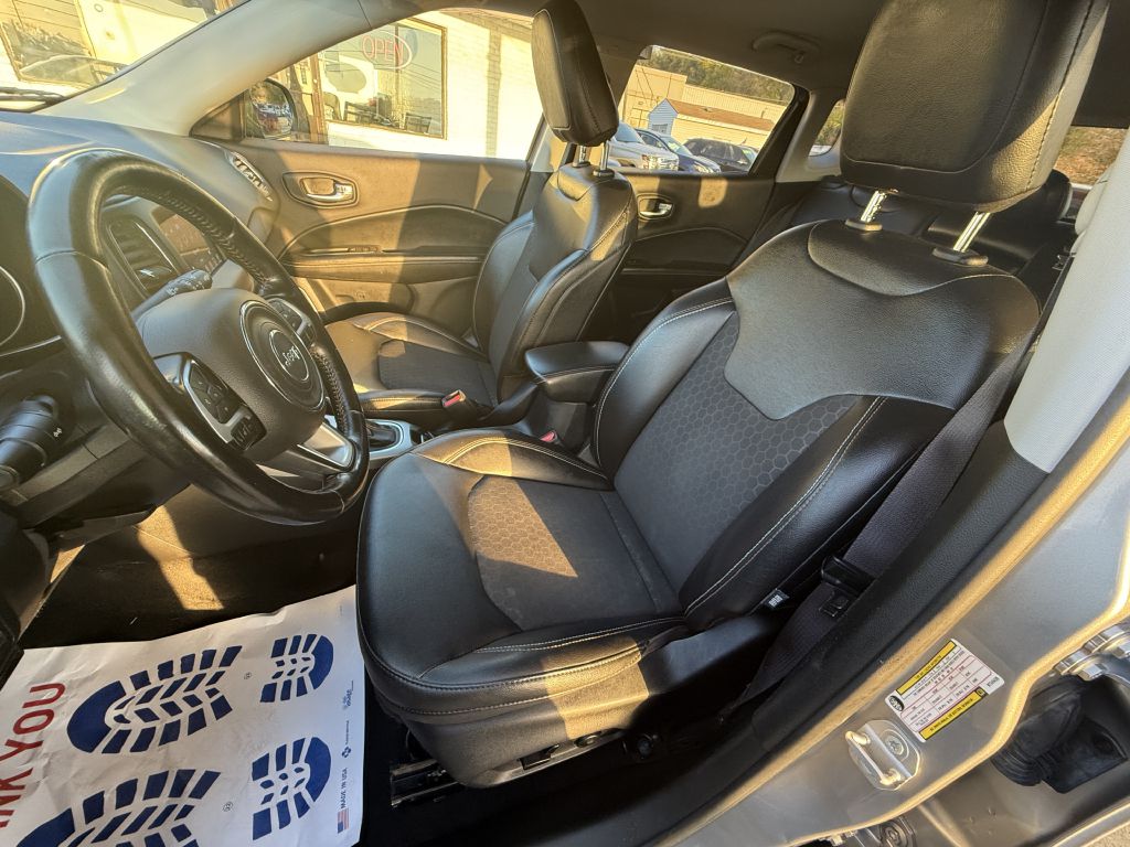 Photo 12 of this JEEP COMPASS