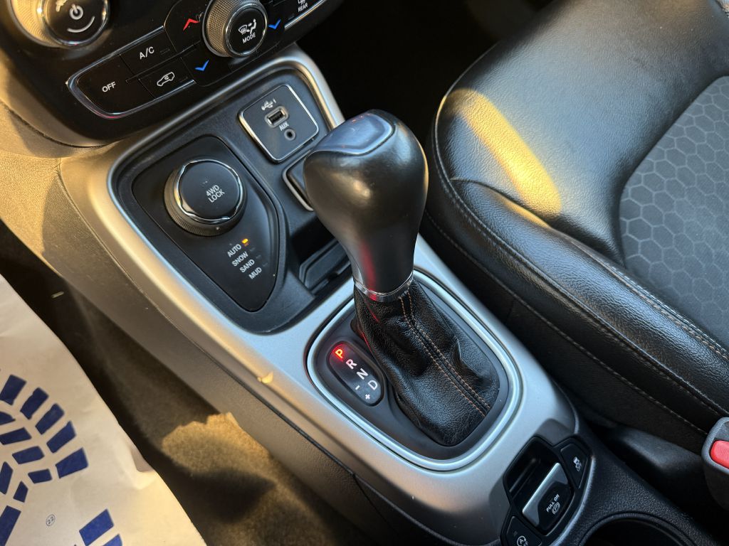 Photo 19 of this JEEP COMPASS