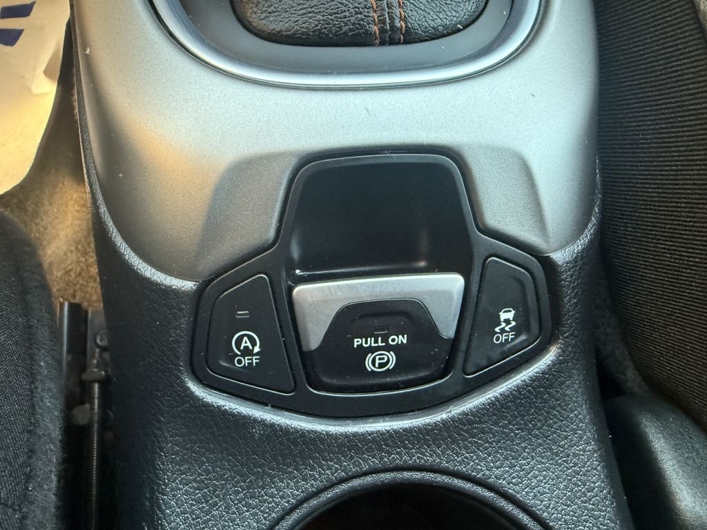 Photo 20 of this JEEP COMPASS