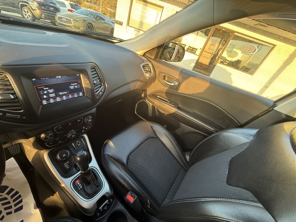 Photo 21 of this JEEP COMPASS
