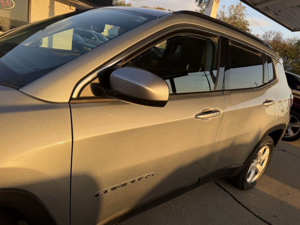 Photo 23 of this JEEP COMPASS