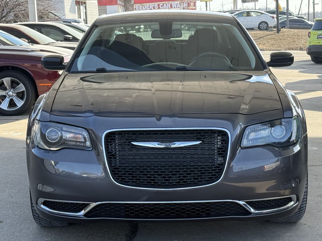 Photo 2 of this CHRYSLER 300