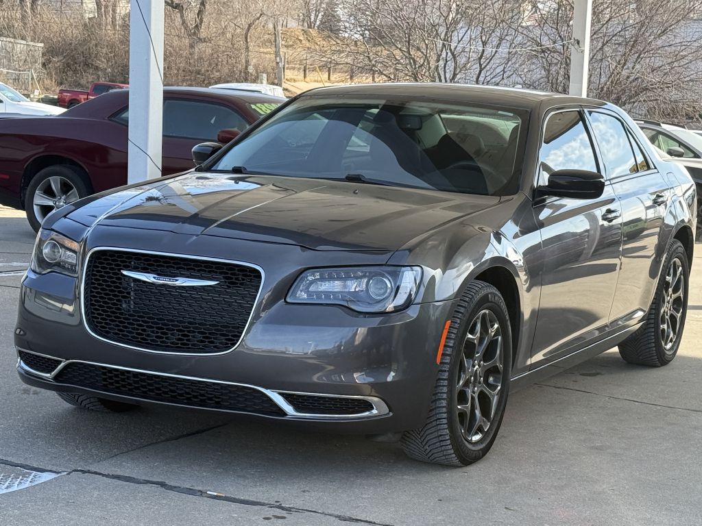 Photo 3 of this CHRYSLER 300