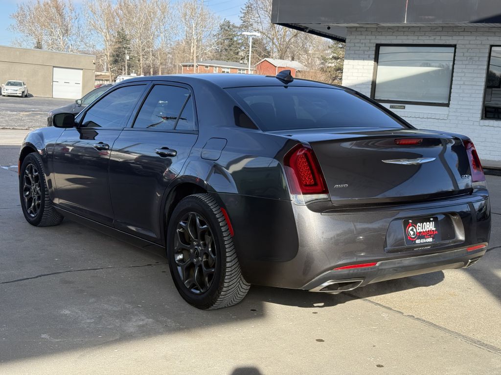 Photo 5 of this CHRYSLER 300