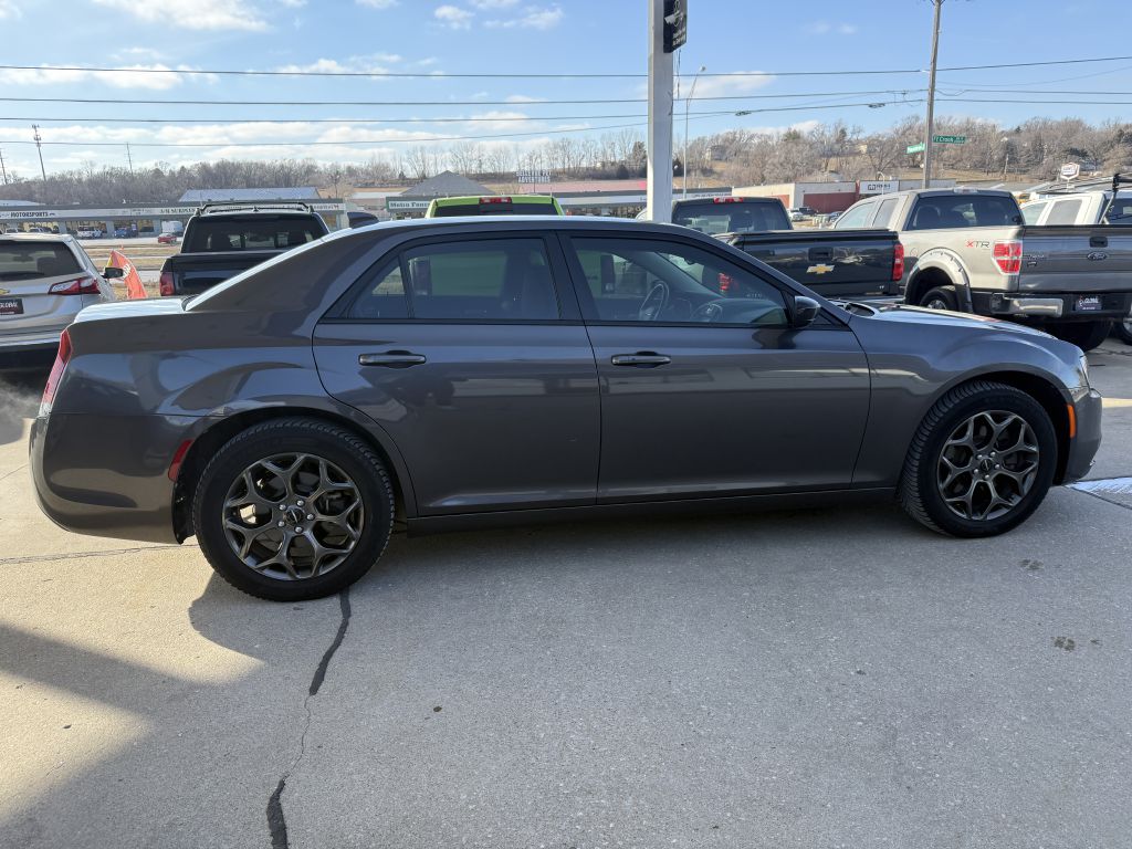 Photo 8 of this CHRYSLER 300