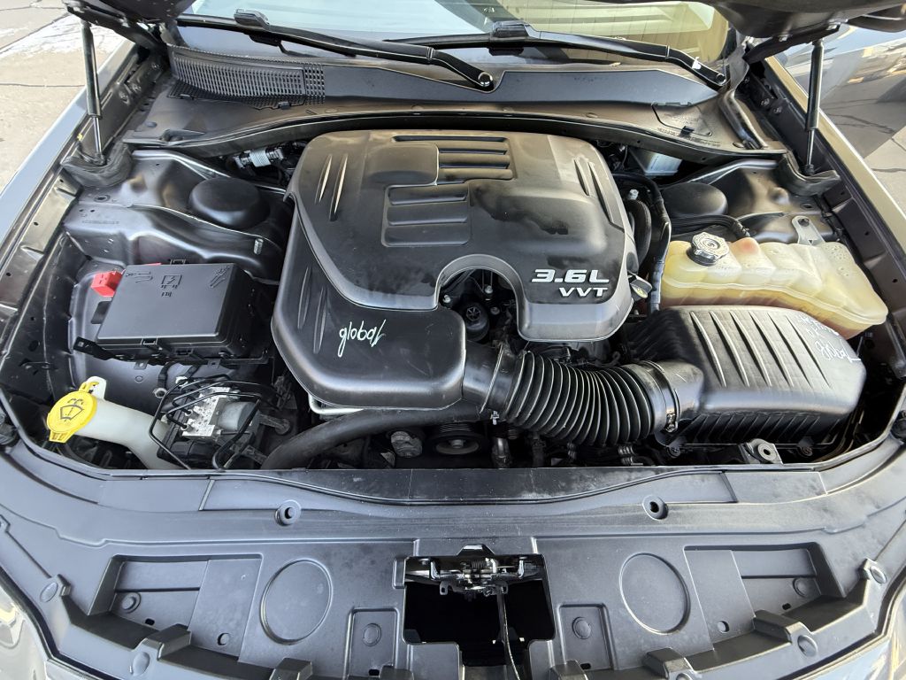 Photo 9 of this CHRYSLER 300