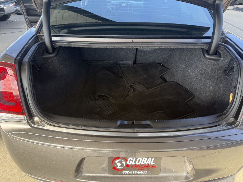 Photo 10 of this CHRYSLER 300