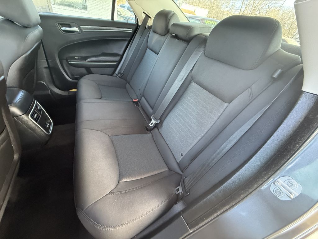 Photo 13 of this CHRYSLER 300